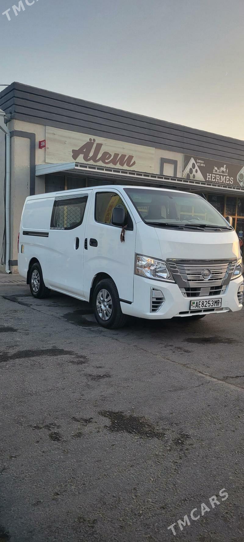 Nissan Urvan 2023 - 370 000 TMT - Мары - img 5