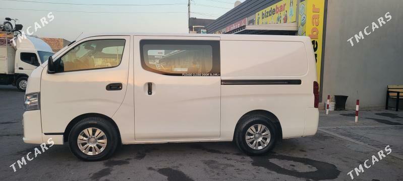 Nissan Urvan 2023 - 370 000 TMT - Мары - img 1