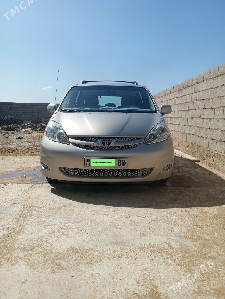Toyota Sienna 2009 - 205 000 TMT - Хазар - img 1