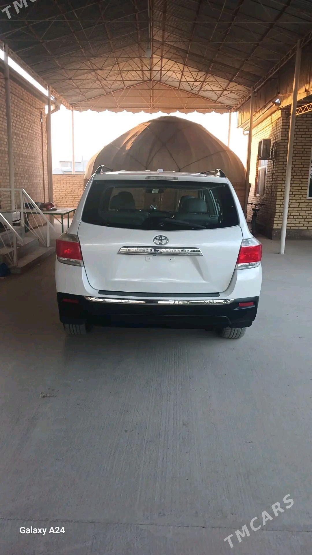 Toyota Highlander 2011 - 315 000 TMT - Мары - img 4