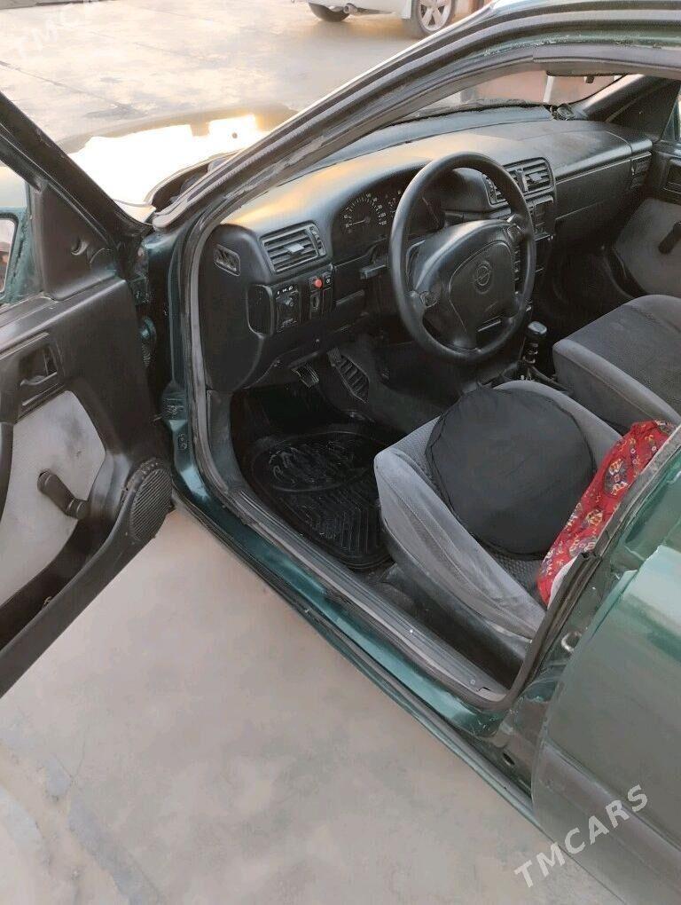Opel Vectra 1994 - 30 000 TMT - Mary - img 6