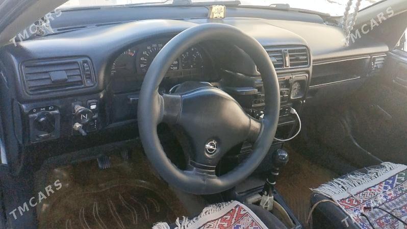Opel Vectra 1990 - 33 000 TMT - Tejen - img 2
