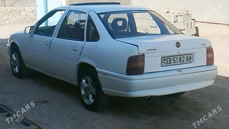 Opel Vectra 1990 - 33 000 TMT - Tejen - img 3