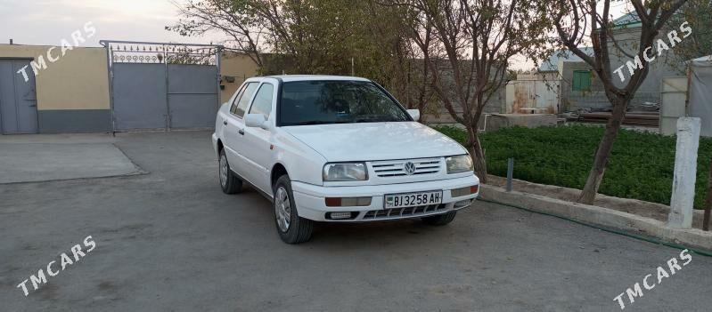 Volkswagen Jetta 1994 - 40 000 TMT - Кака - img 1