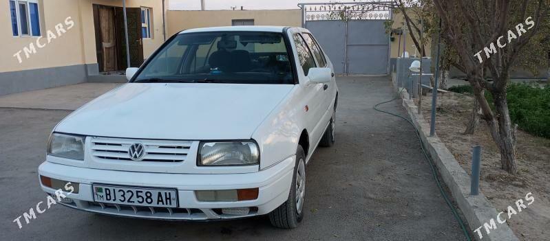 Volkswagen Jetta 1994 - 40 000 TMT - Кака - img 6