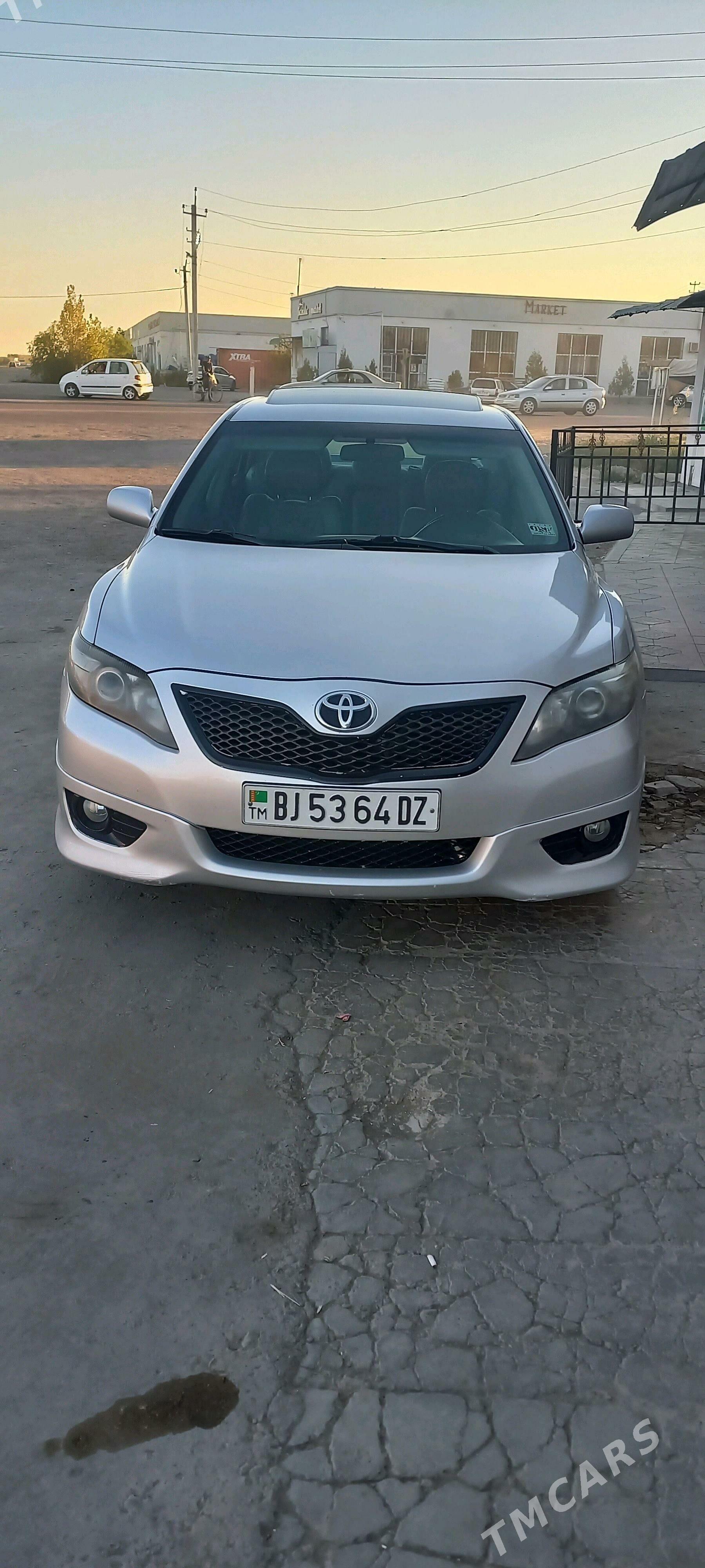 Toyota Camry 2010 - 230 000 TMT - Дашогуз - img 2