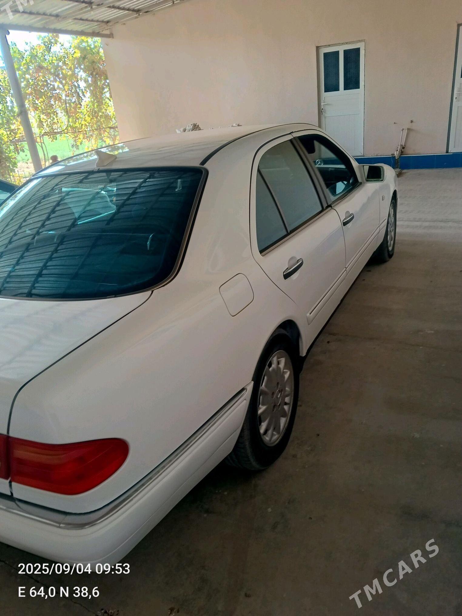 Mercedes-Benz E320 1997 - 65 000 TMT - Garabekewül - img 2
