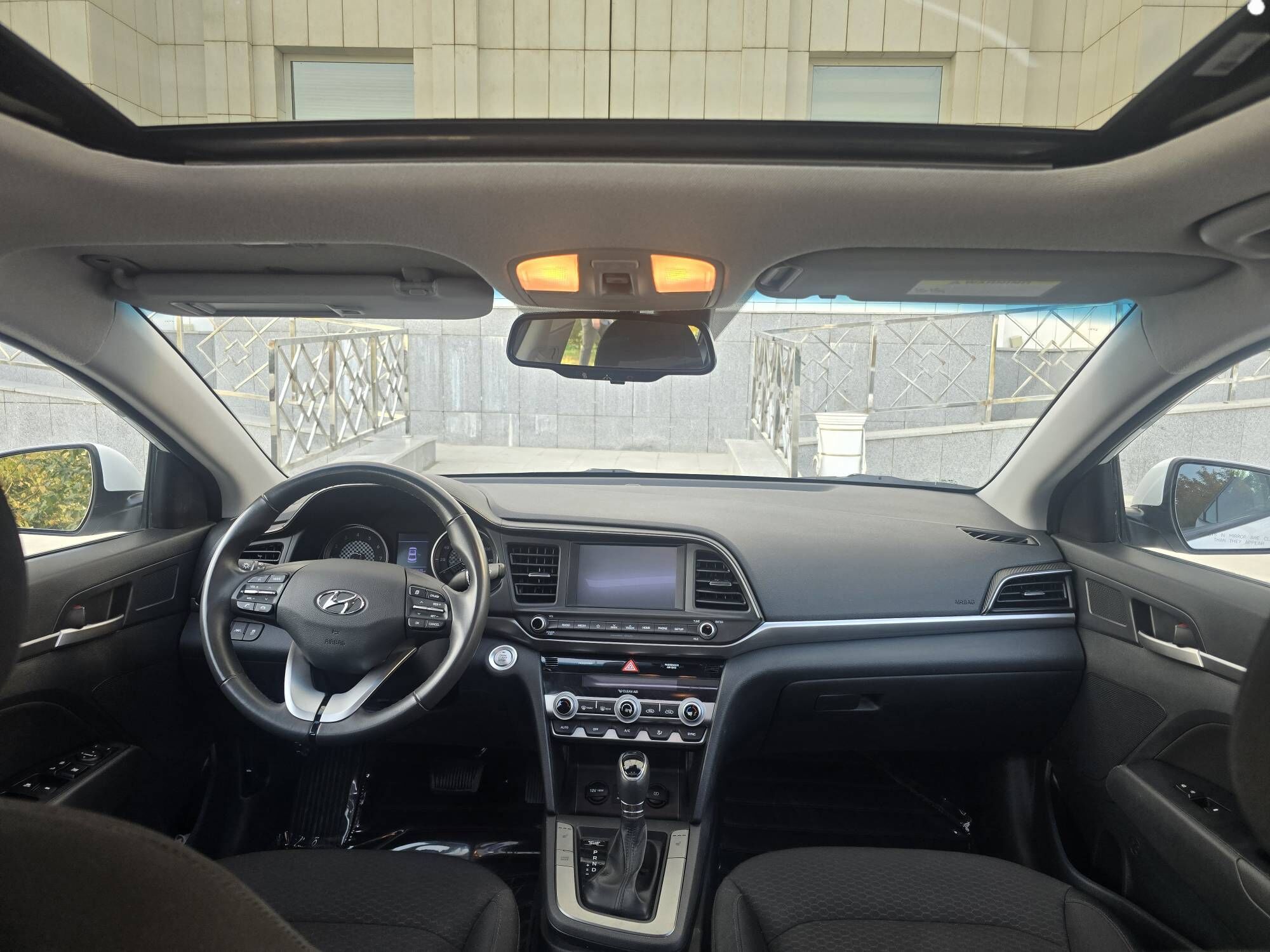 Hyundai Elantra 2020 - 235 000 TMT - ул. Подвойского (Битарап Туркменистан шаёлы) - img 7