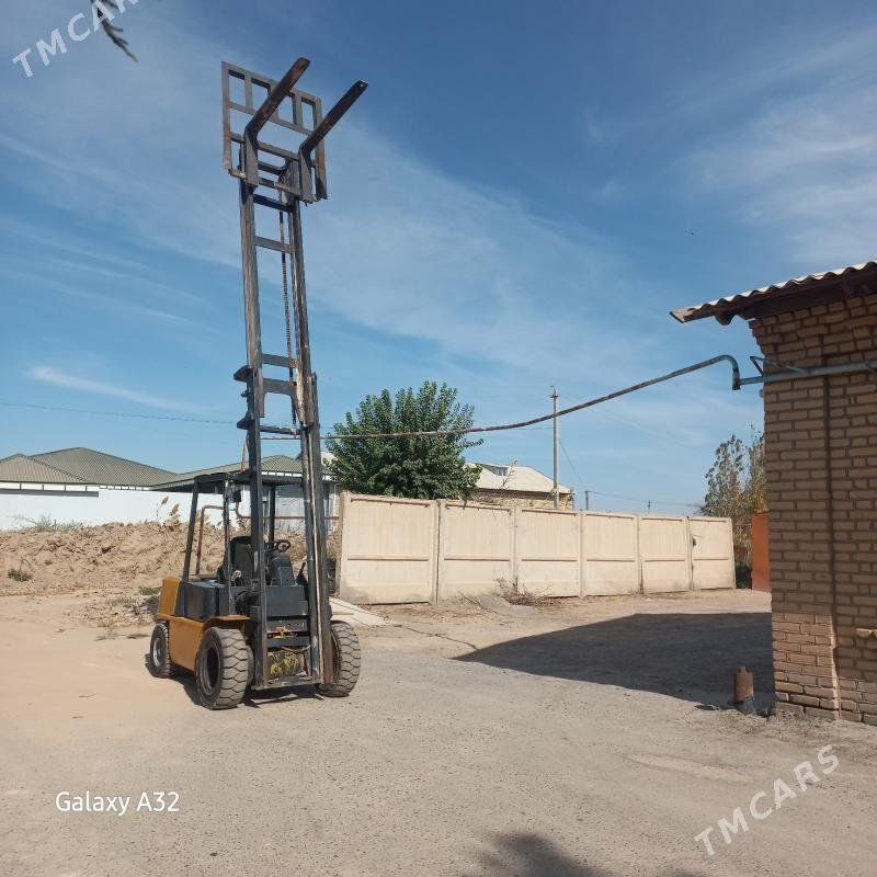 Kara Forklift 2014 - 140 000 TMT - Дянев - img 3