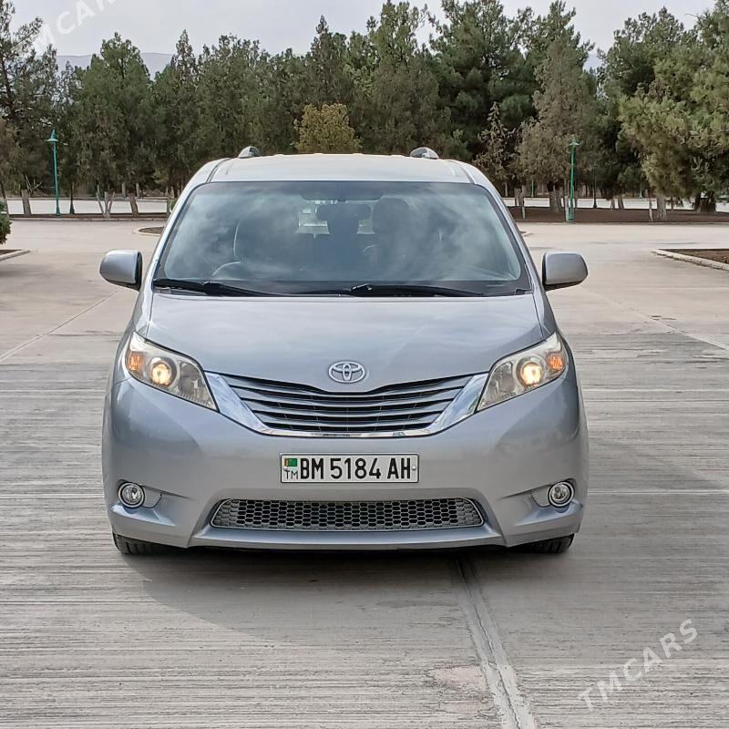 Toyota Sienna 2015 - 348 000 TMT - Гёкдепе - img 9