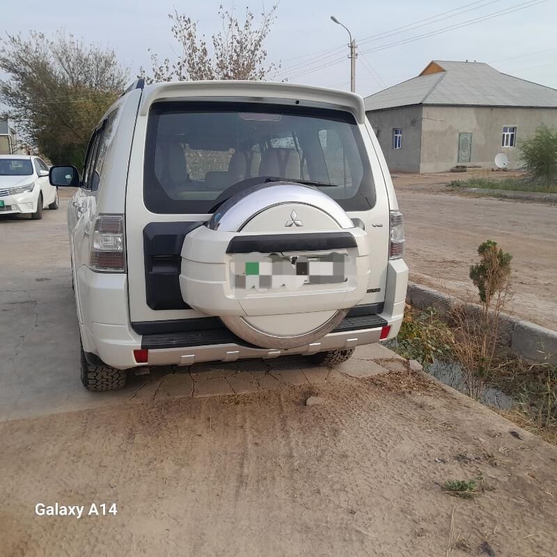 Mitsubishi Pajero 2010 - 270 000 TMT - Ruhubelent etraby - img 5