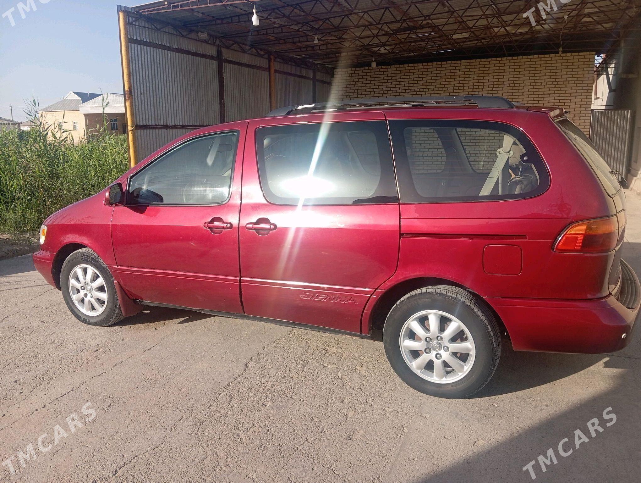 Toyota Sienna 2000 - 130 000 TMT - Мары - img 4