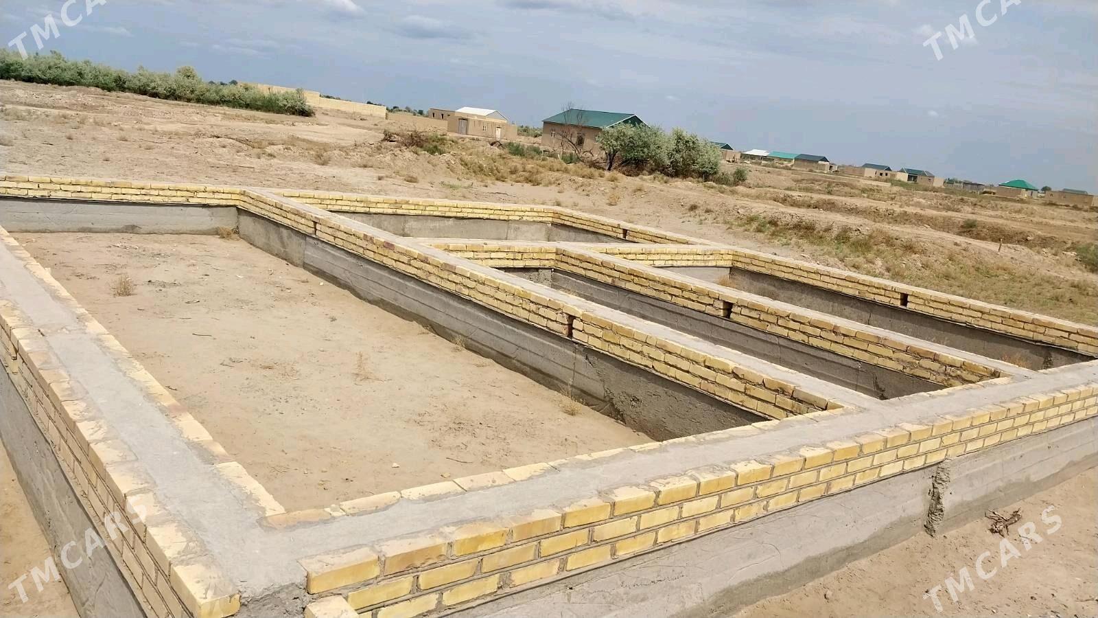 mellek yer ucaska - Кёнеургенч - img 2