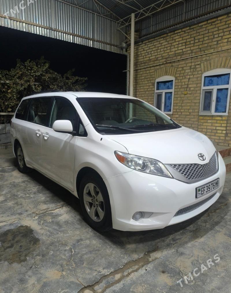 Toyota Sienna 2011 - 295 000 TMT - Мары - img 5