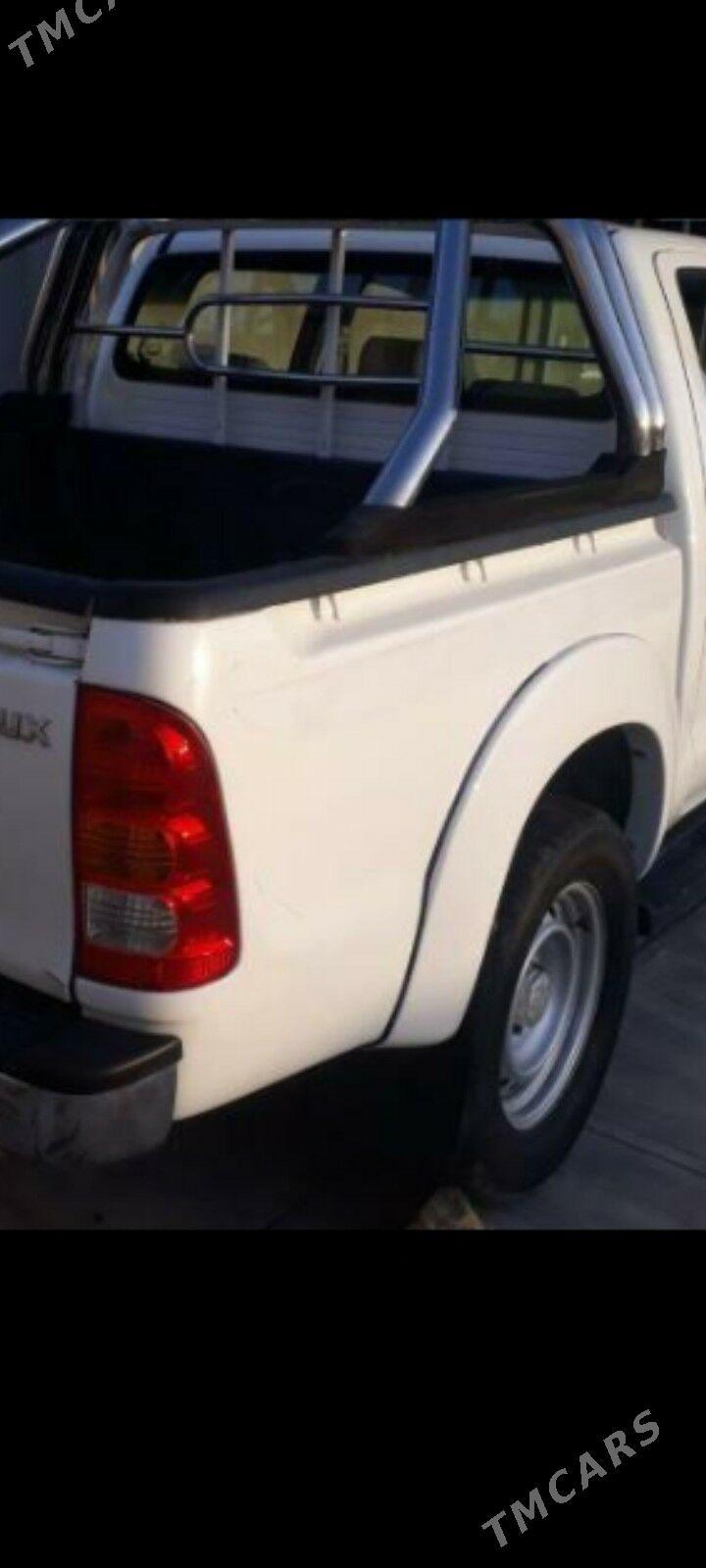 Toyota Hilux 2010 - 210 000 TMT - Магданлы - img 2