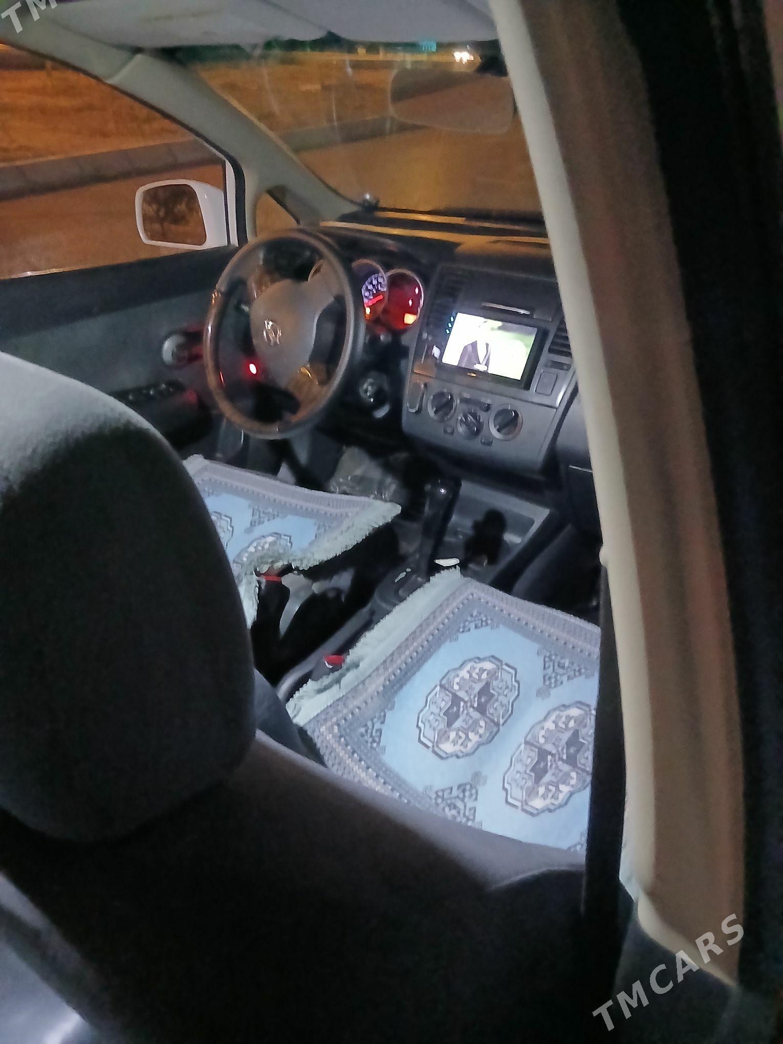 Nissan Versa 2011 - 126 000 TMT - Ашхабад - img 4