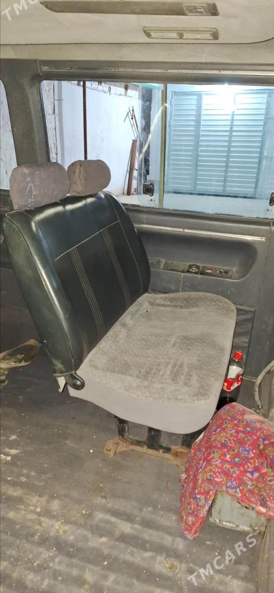 Toyota Hiace 1996 - 65 000 TMT - Ходжамбаз - img 3
