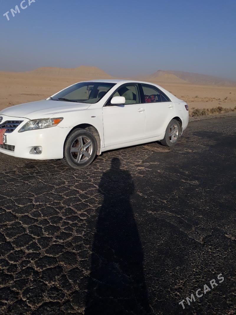 Toyota Camry 2010 - 135 000 TMT - Койтендаг - img 3