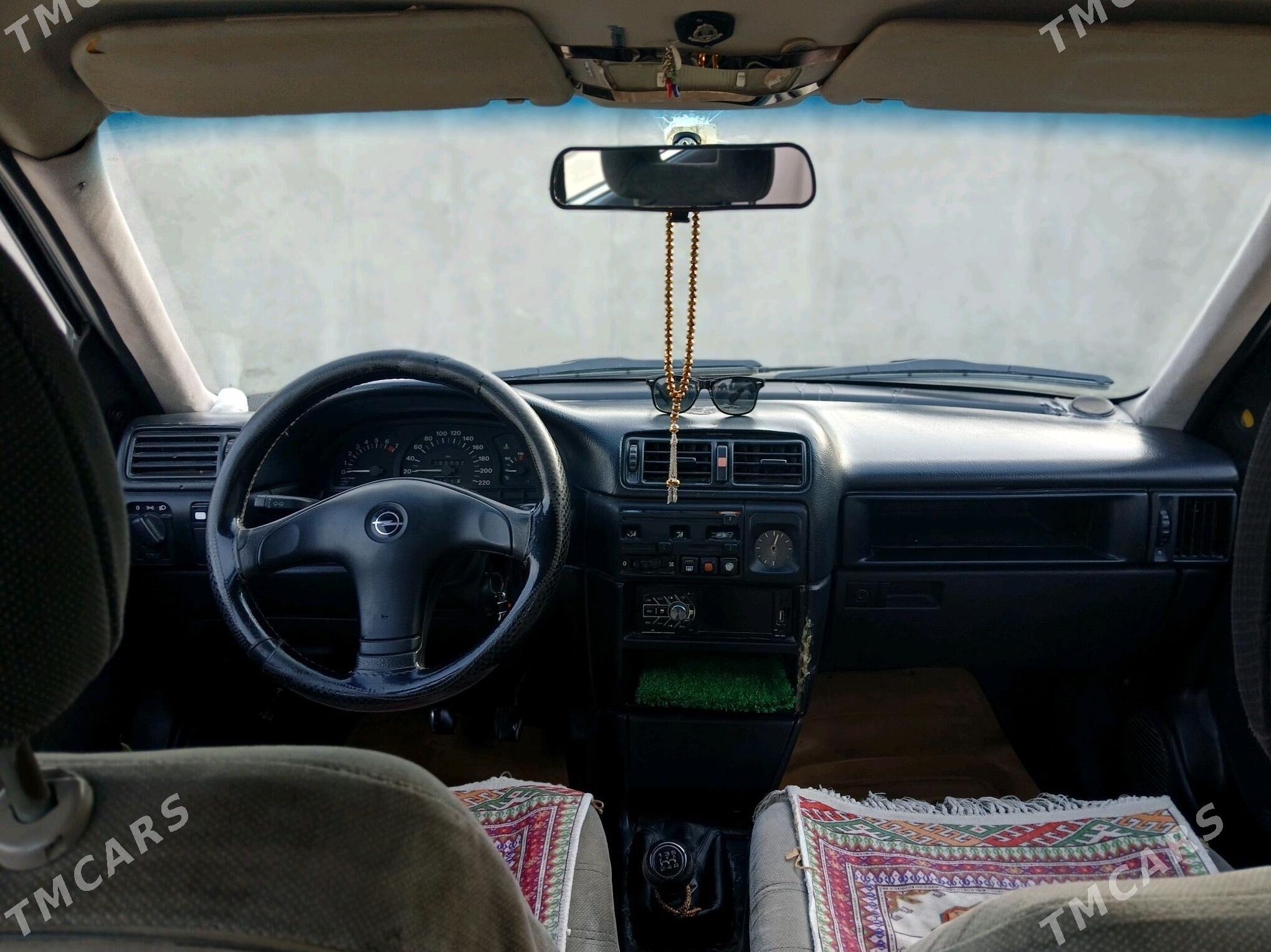 Opel Vectra 1992 - 31 000 TMT - Бахарден - img 4