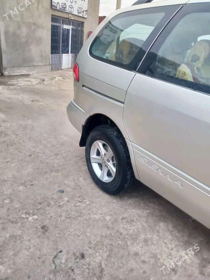 Toyota Sienna 2002 - 200 000 TMT - Türkmenbaşy etr. - img 3