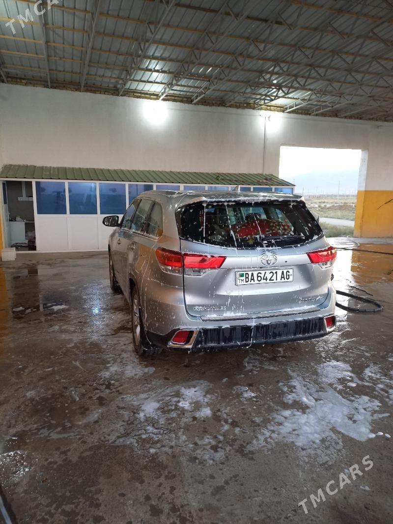 Toyota Highlander 2018 - 450 000 TMT - Çoganly - img 7