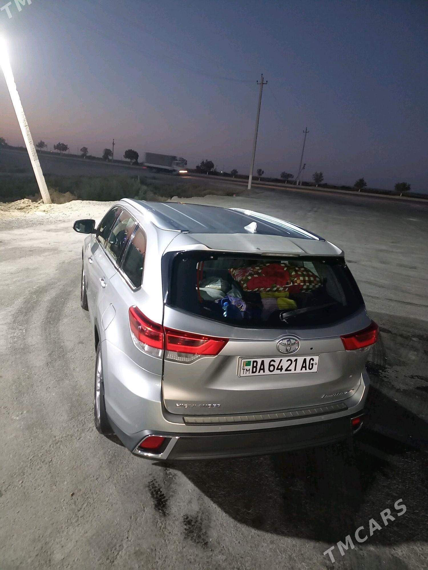 Toyota Highlander 2018 - 450 000 TMT - Çoganly - img 10