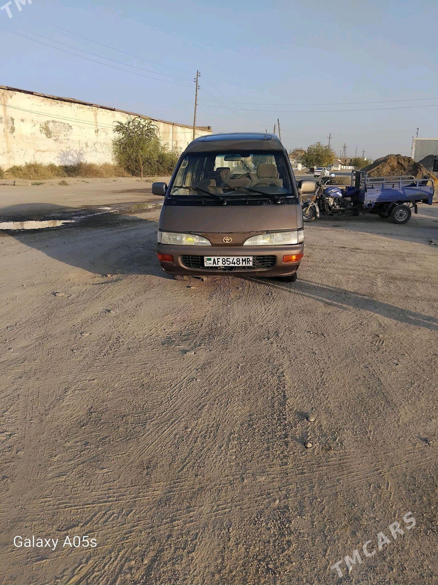 Toyota Hiace 1993 - 35 000 TMT - Ёлётен - img 2