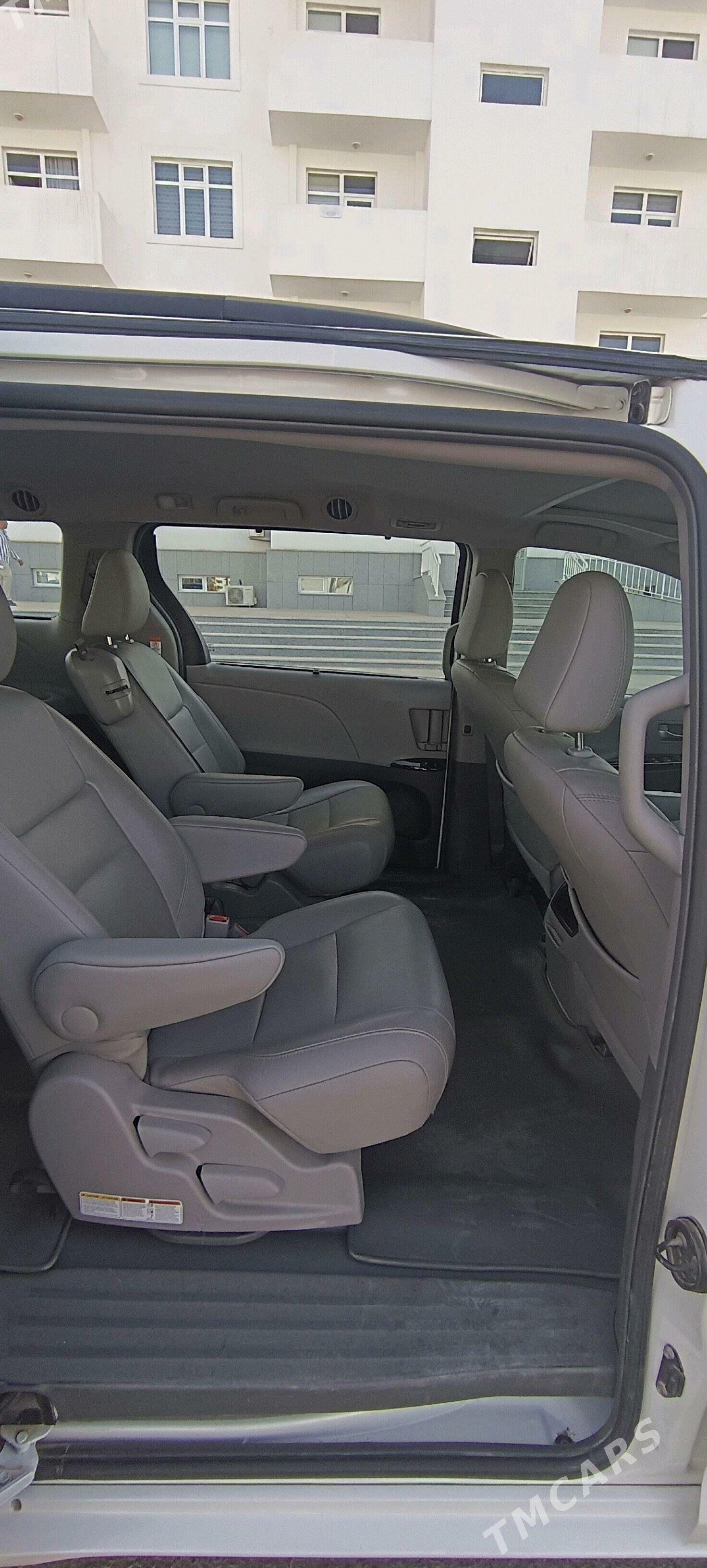 Toyota Sienna 2017 - 365 000 TMT - Ашхабад - img 5