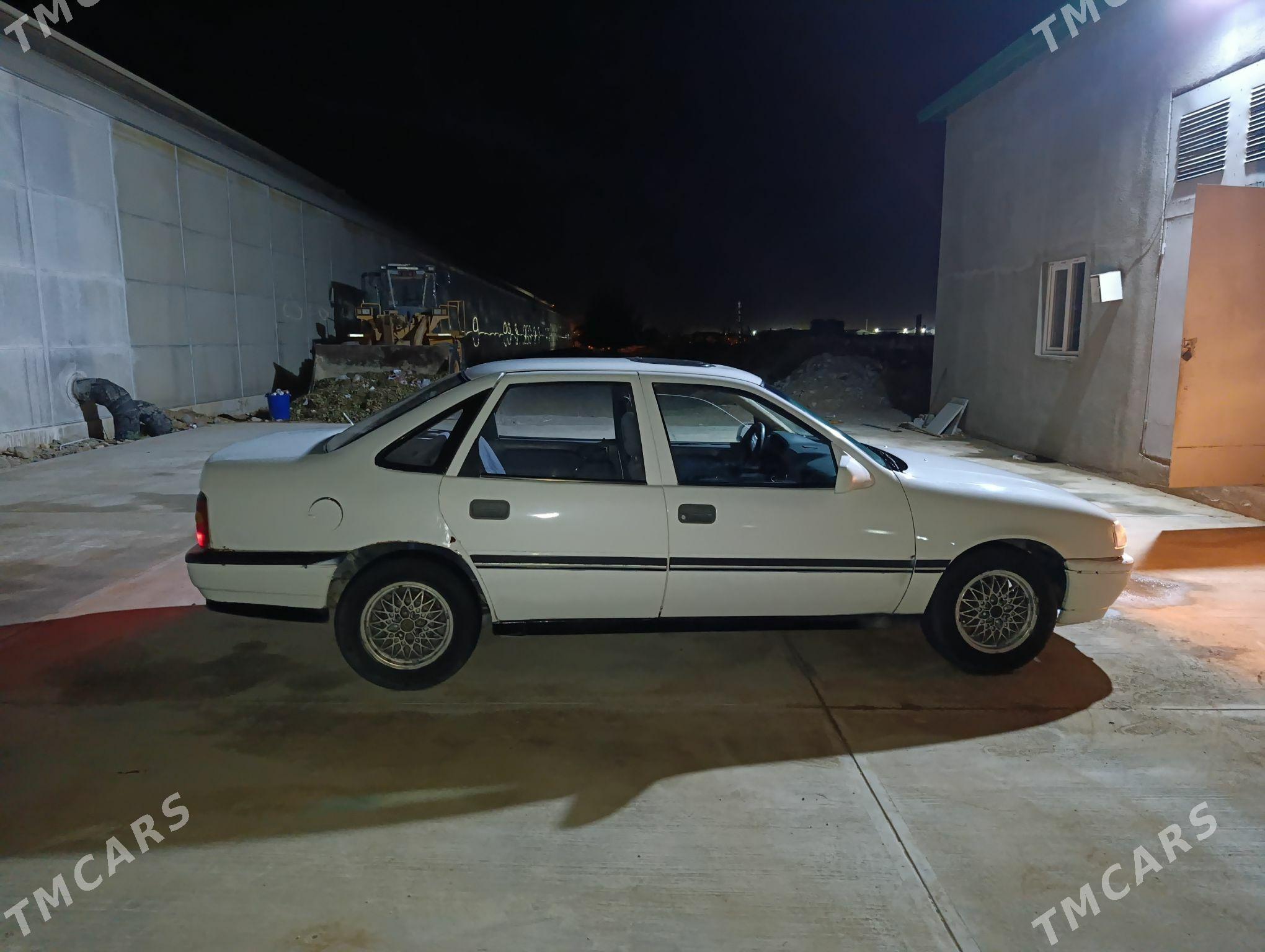 Opel Vectra 1990 - 25 000 TMT - Tejen - img 3