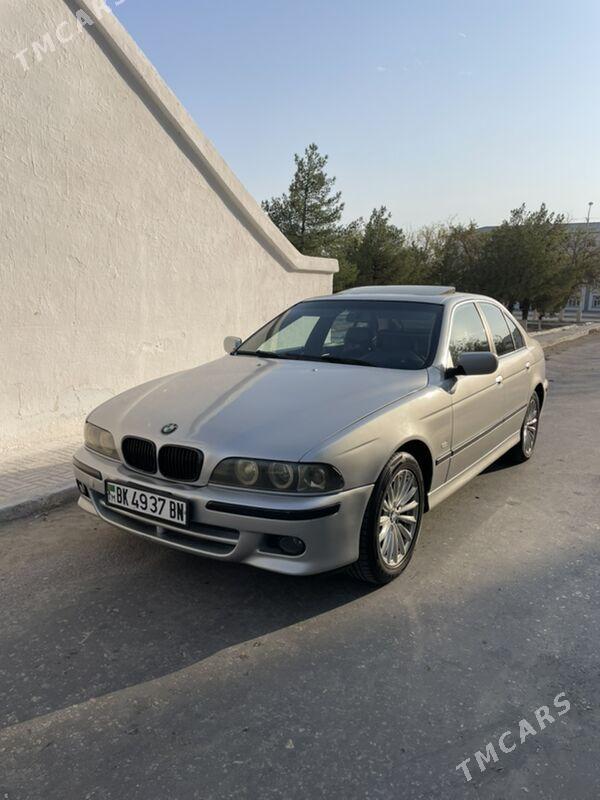 BMW E39 1999 - 100 000 TMT - Балканабат - img 1