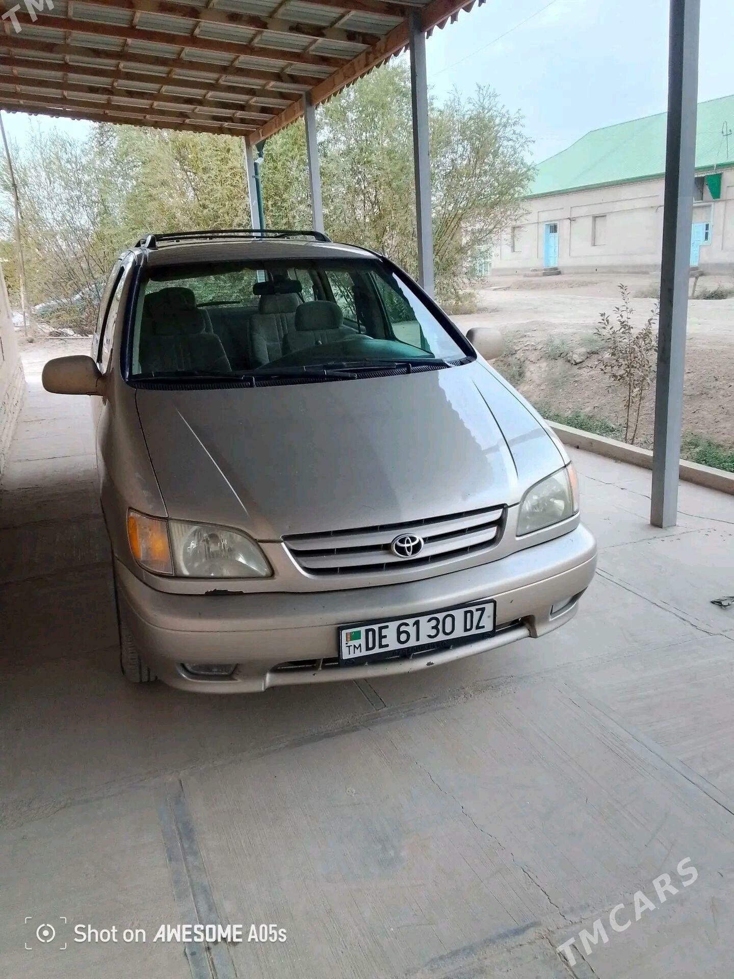 Toyota Sienna 2001 - 200 000 TMT - Гурбансолтан Едже - img 1