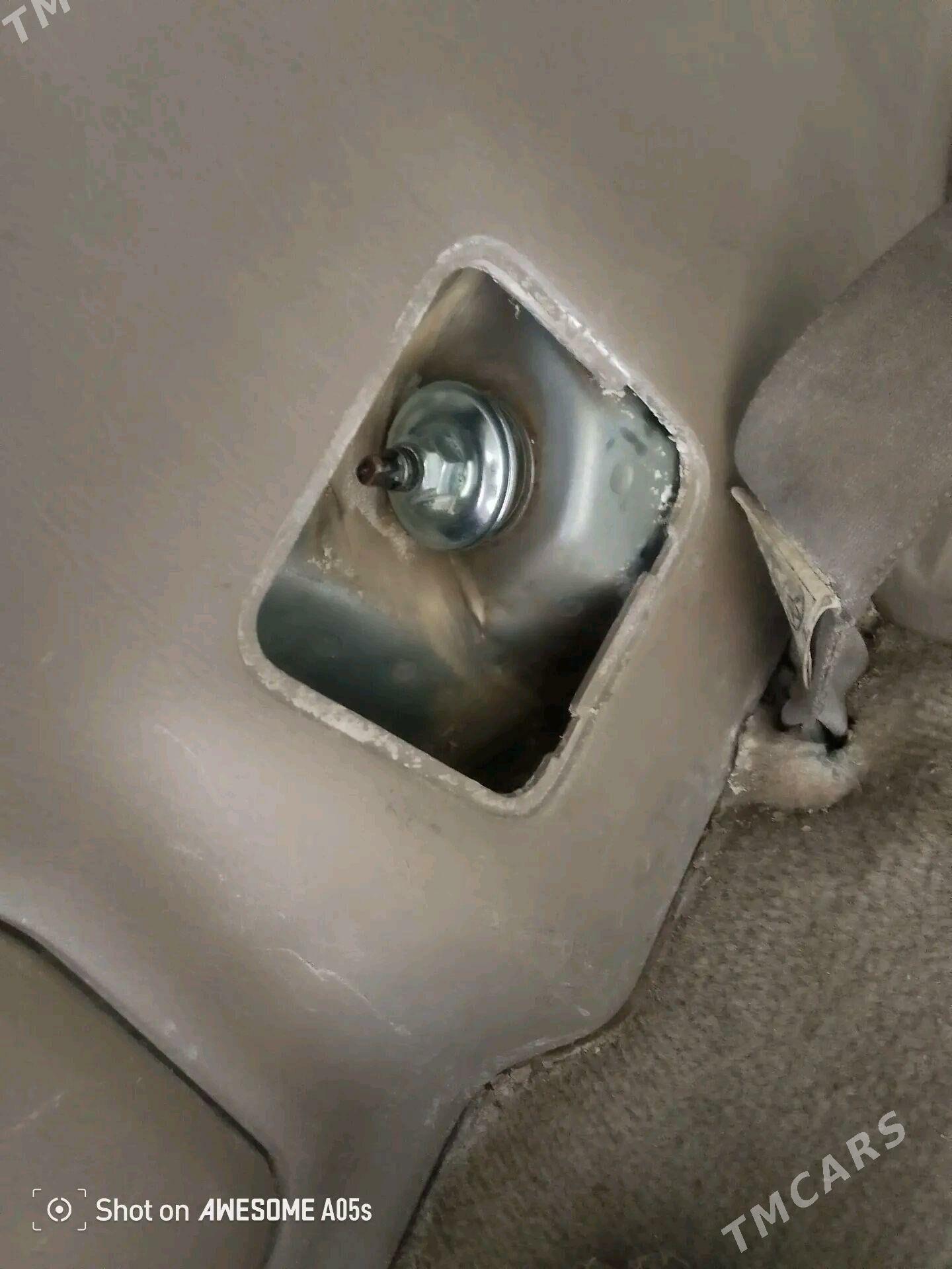 Toyota Sienna 2001 - 200 000 TMT - Гурбансолтан Едже - img 6