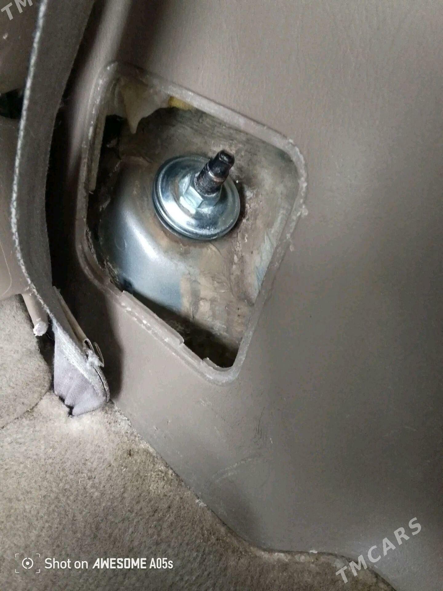 Toyota Sienna 2001 - 200 000 TMT - Гурбансолтан Едже - img 5