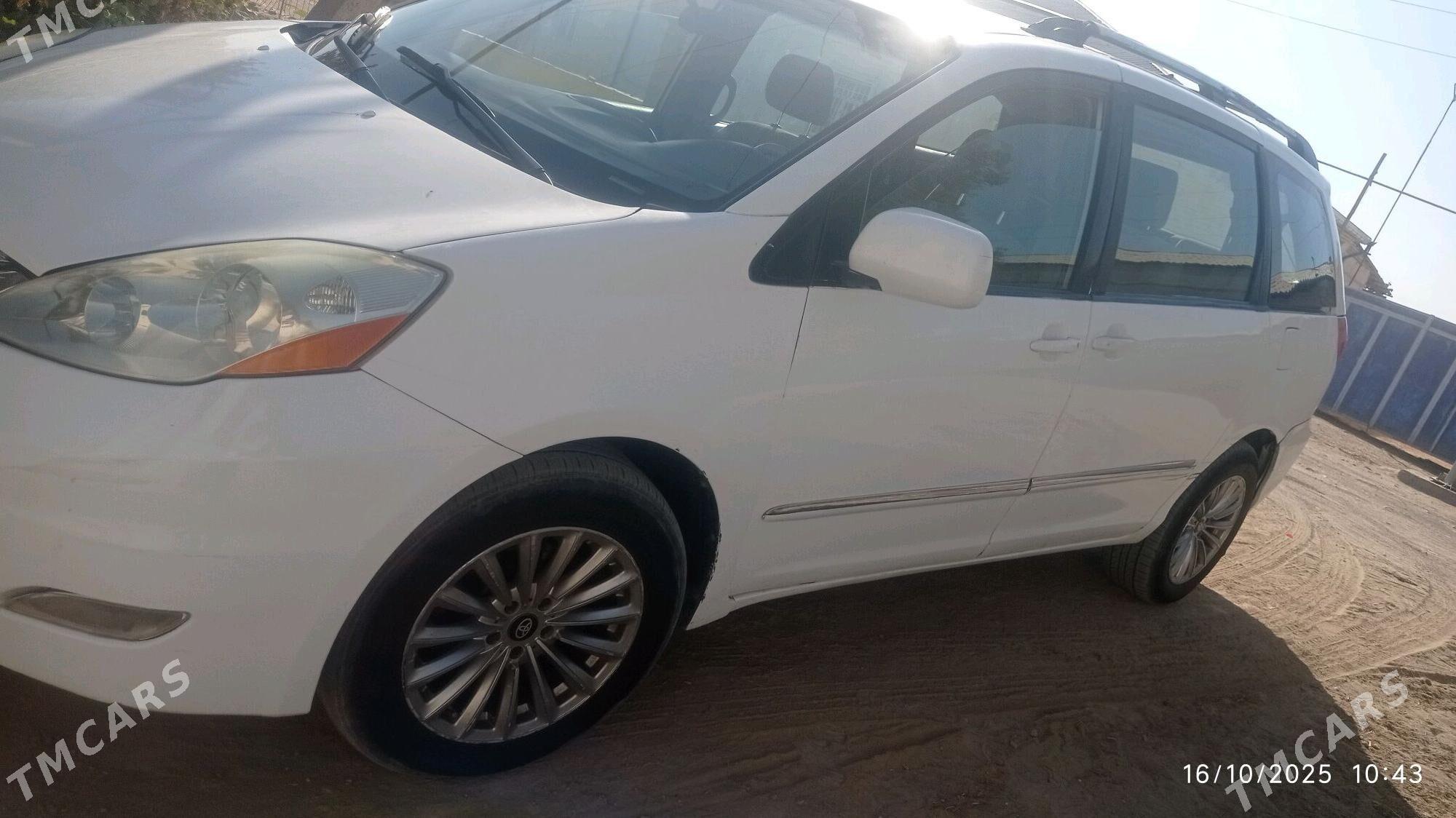 Toyota Sienna 2008 - 200 000 TMT - Дашогуз - img 4