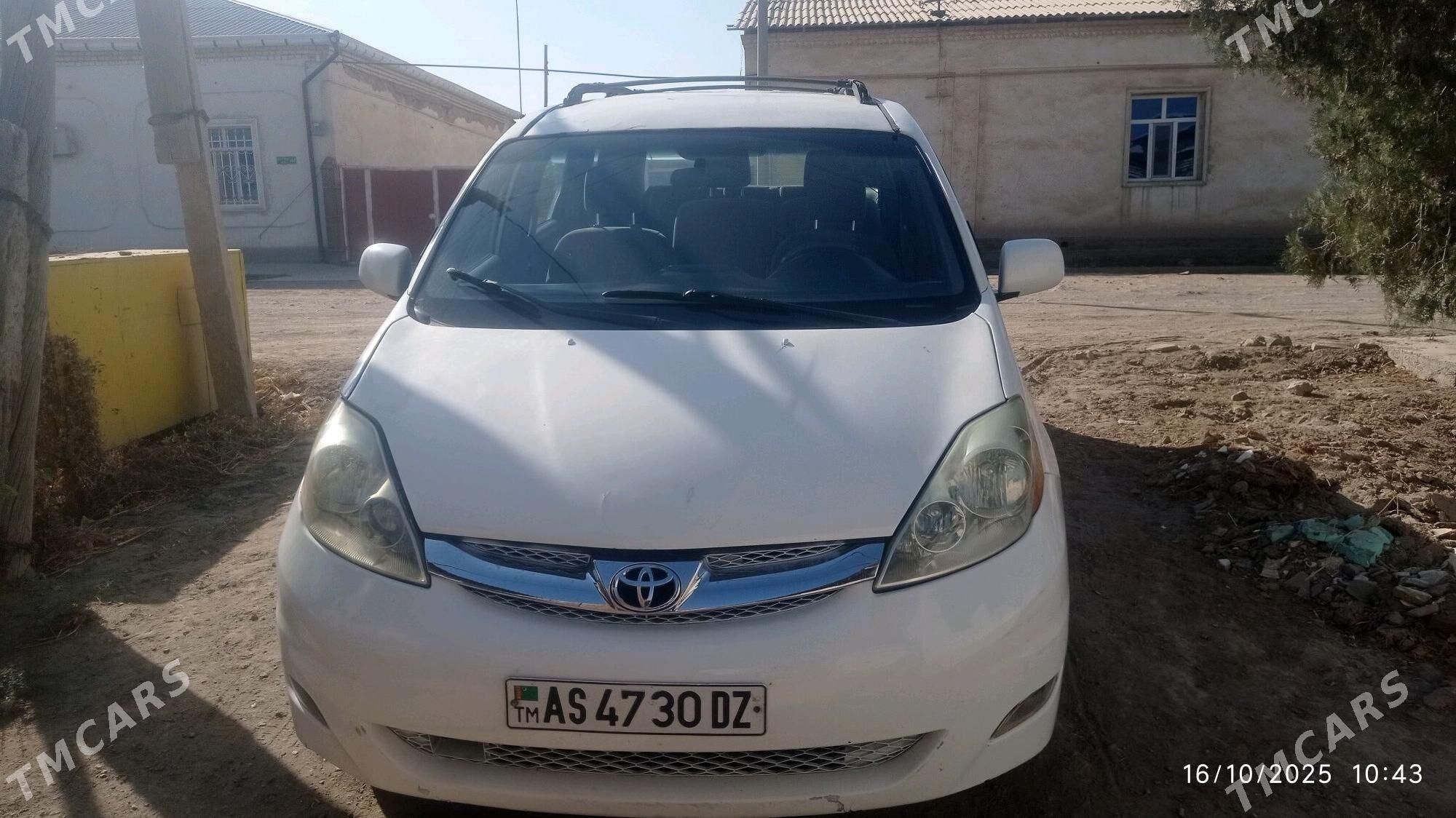 Toyota Sienna 2008 - 200 000 TMT - Дашогуз - img 1