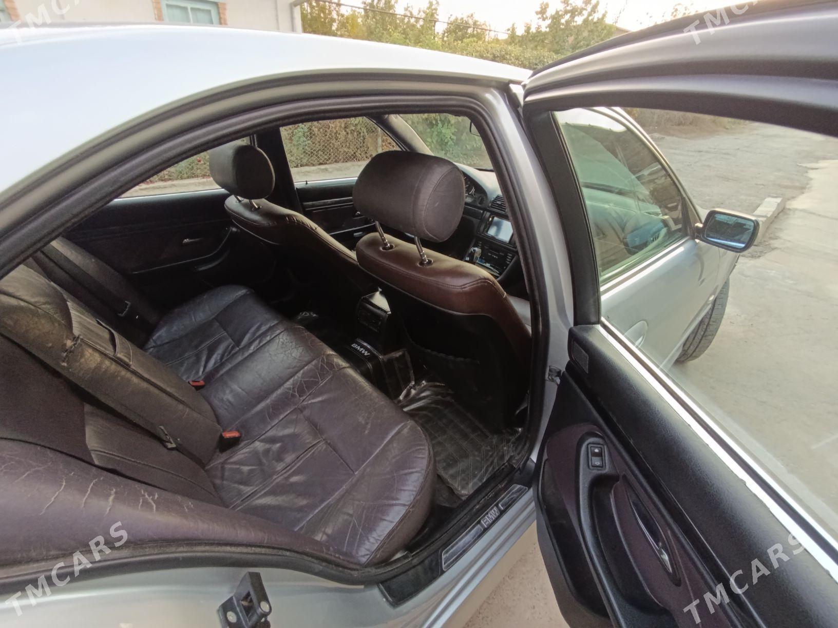 BMW E39 1998 - 95 000 TMT - Türkmenabat - img 5