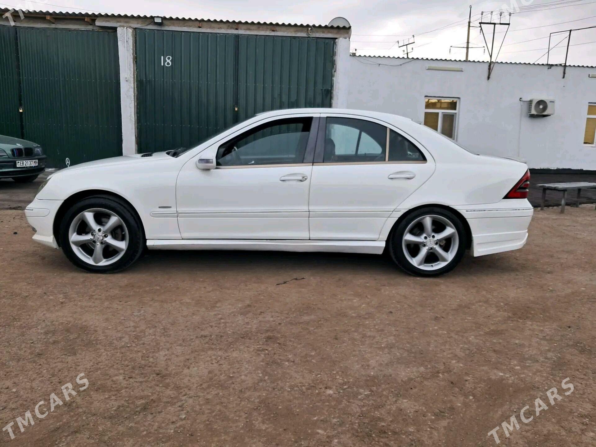 Mercedes-Benz C320 2002 - 100 000 TMT - Дашогуз - img 4