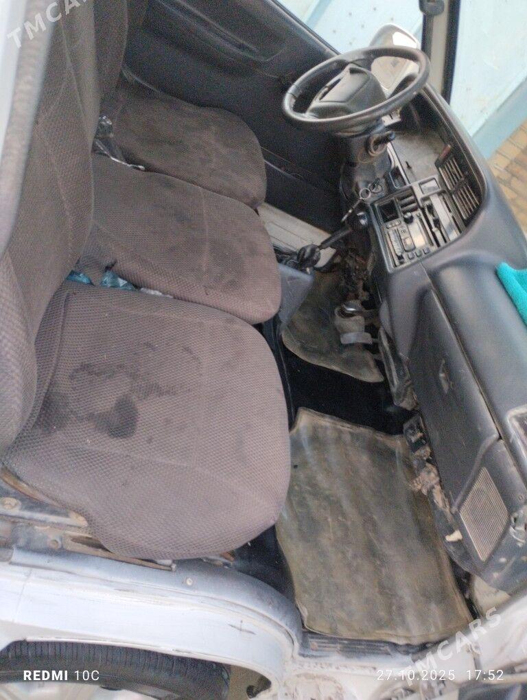 Toyota Hiace 1997 - 62 000 TMT - Мары - img 2