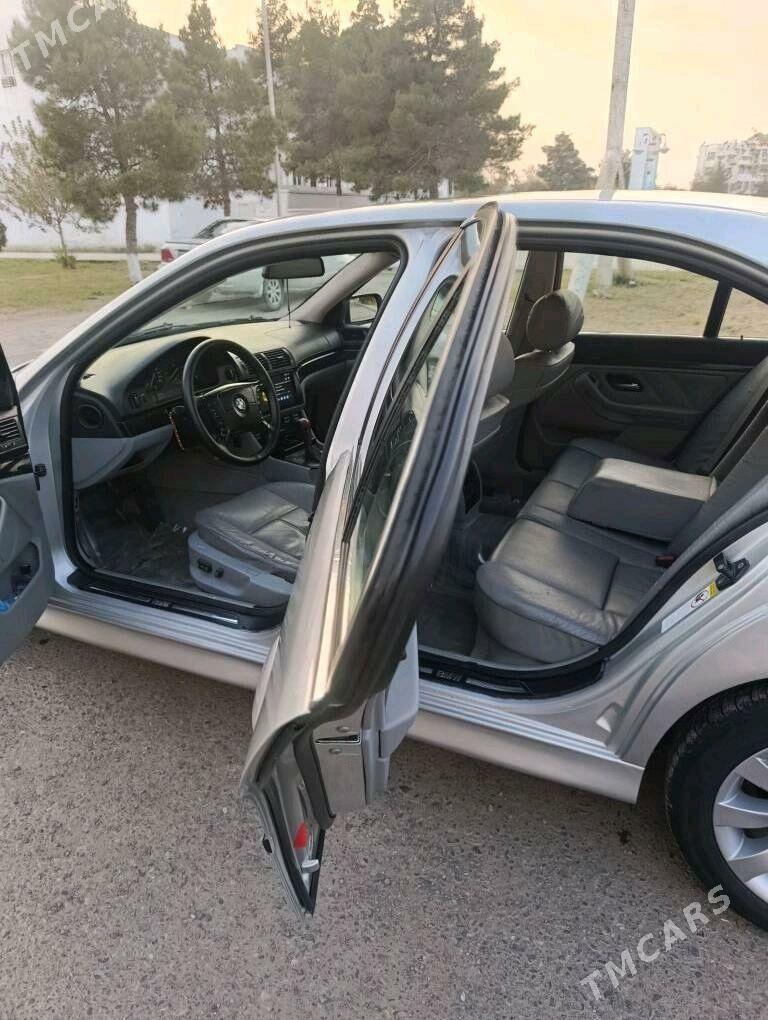 BMW E39 2002 - 143 000 TMT - Mary - img 1