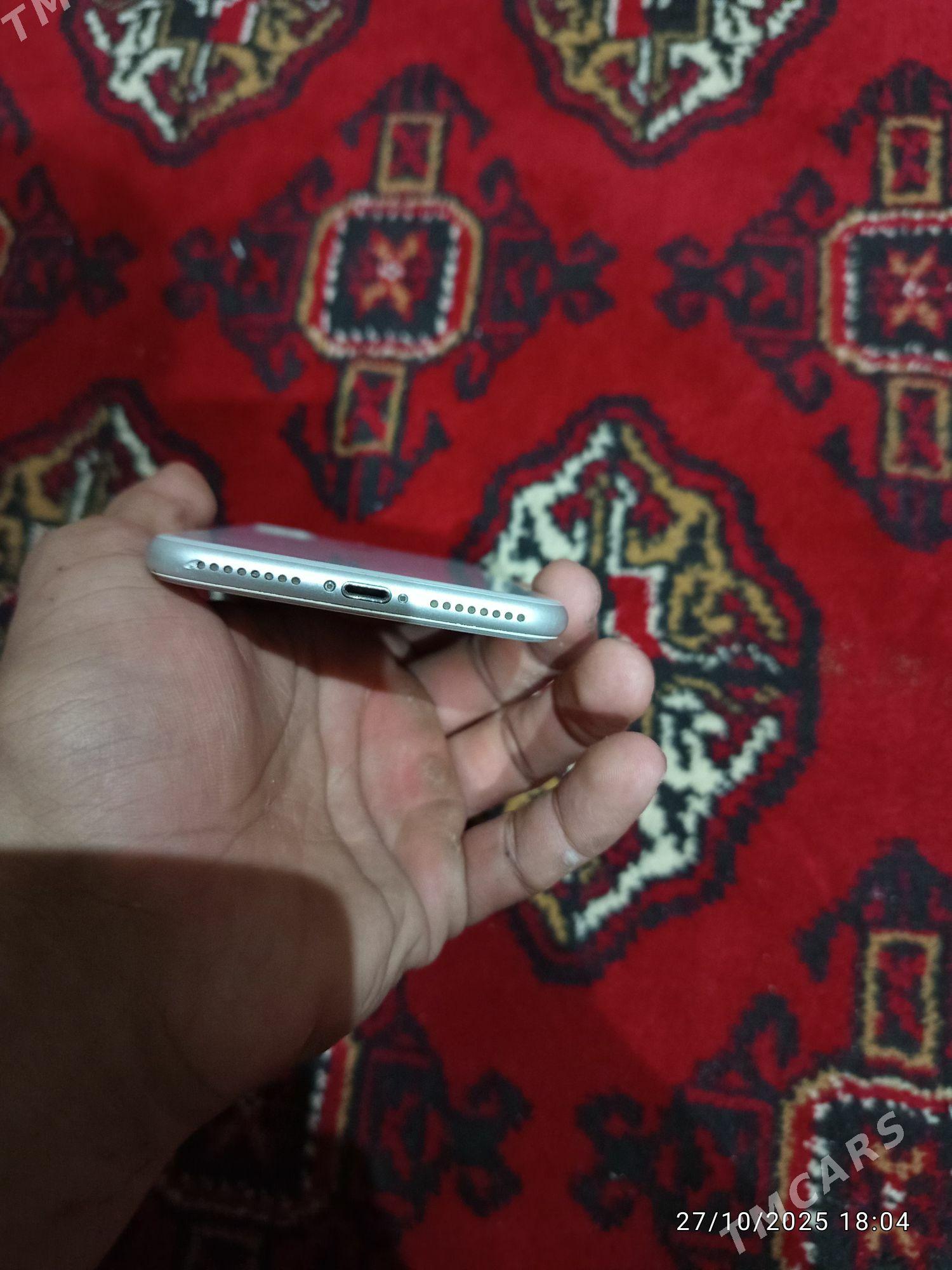 iphone 8 plus - Mary - img 2