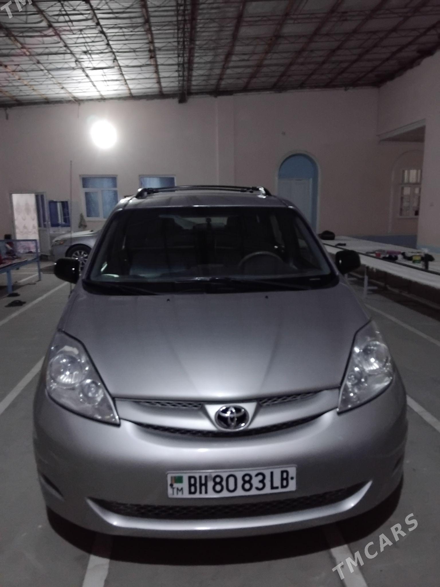 Toyota Sienna 2008 - 260 000 TMT - Türkmenabat - img 4