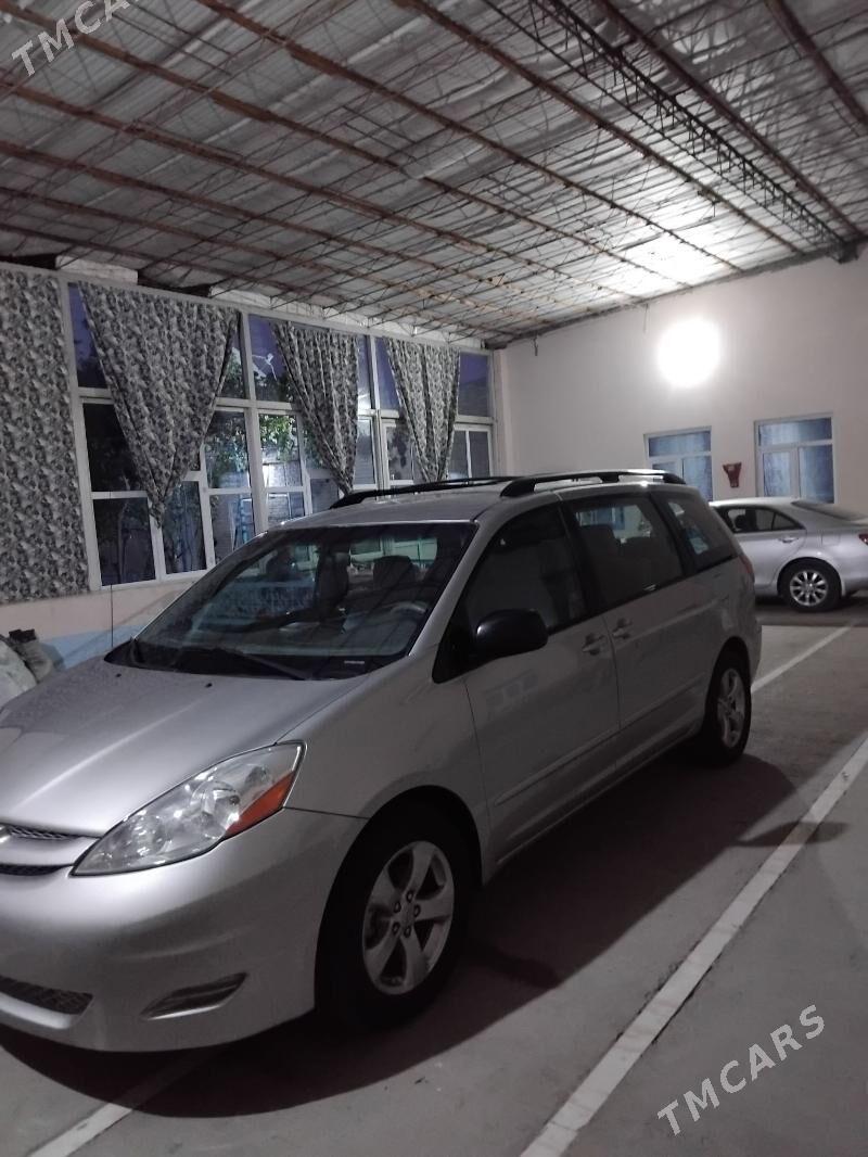 Toyota Sienna 2008 - 260 000 TMT - Türkmenabat - img 6
