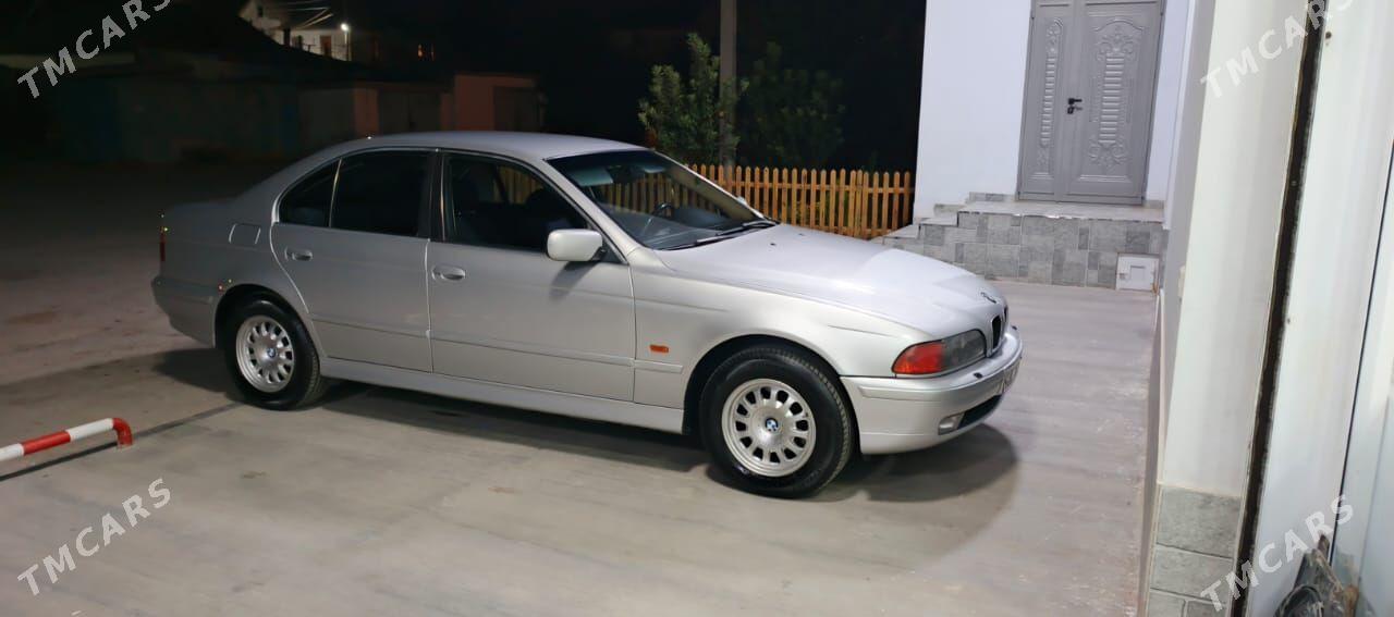 BMW E39 1999 - 110 000 TMT - Балканабат - img 1
