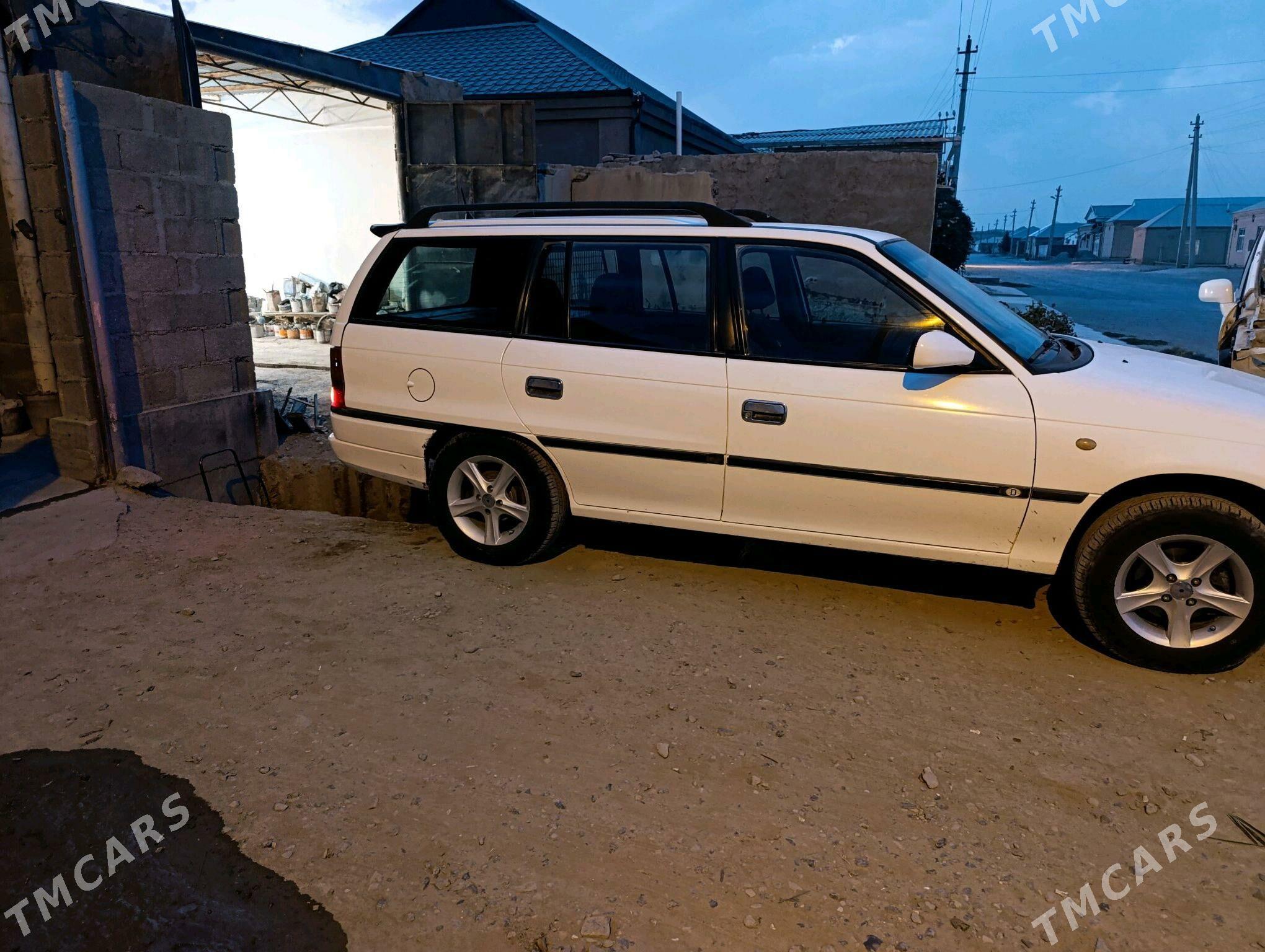 Opel Astra 1995 - 52 000 TMT - Бахарден - img 5