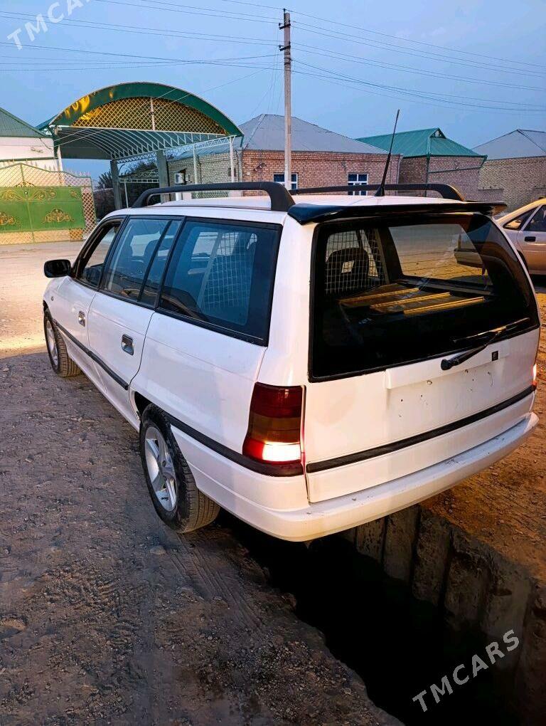 Opel Astra 1995 - 52 000 TMT - Бахарден - img 2