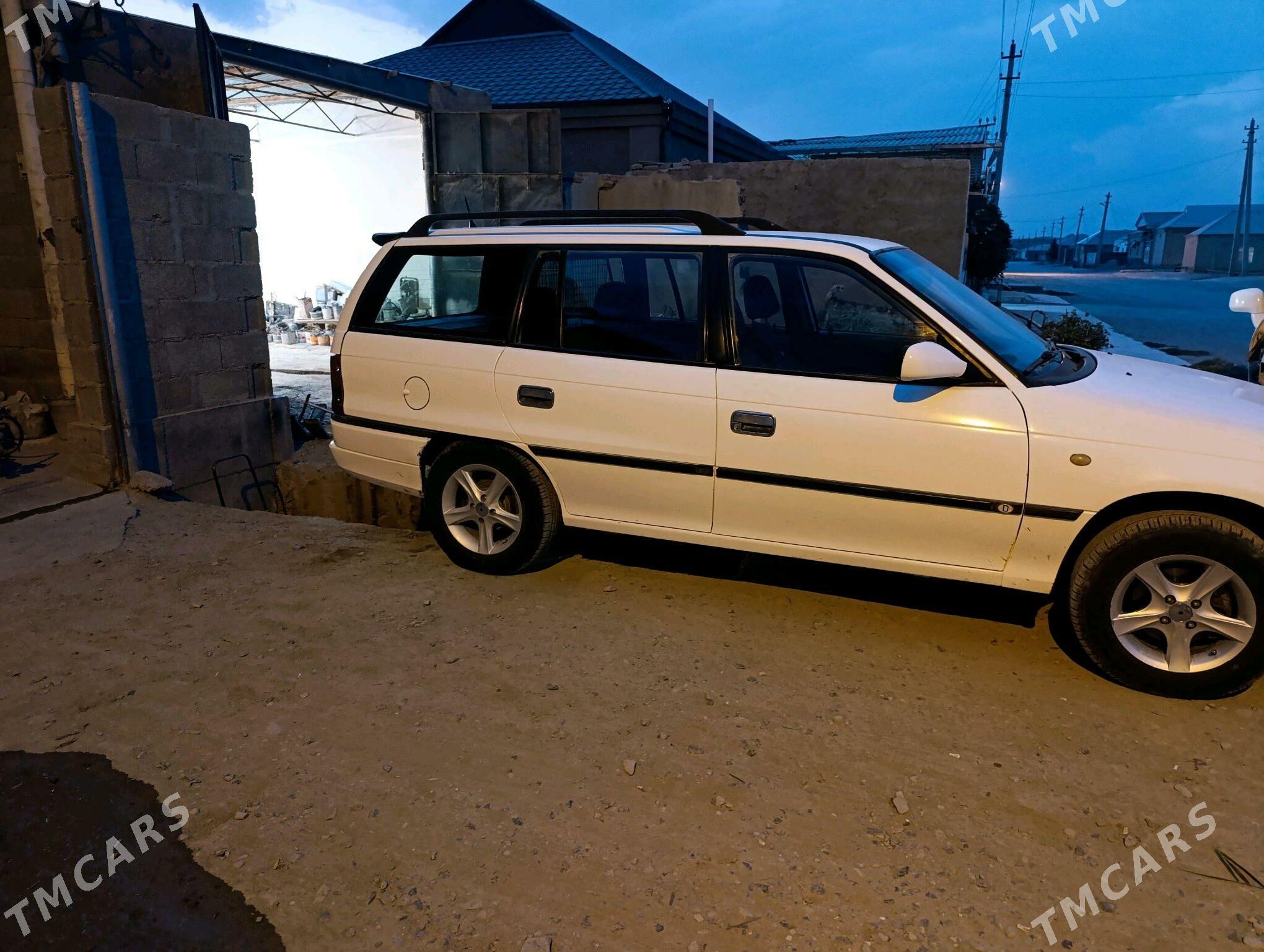 Opel Astra 1995 - 52 000 TMT - Бахарден - img 4
