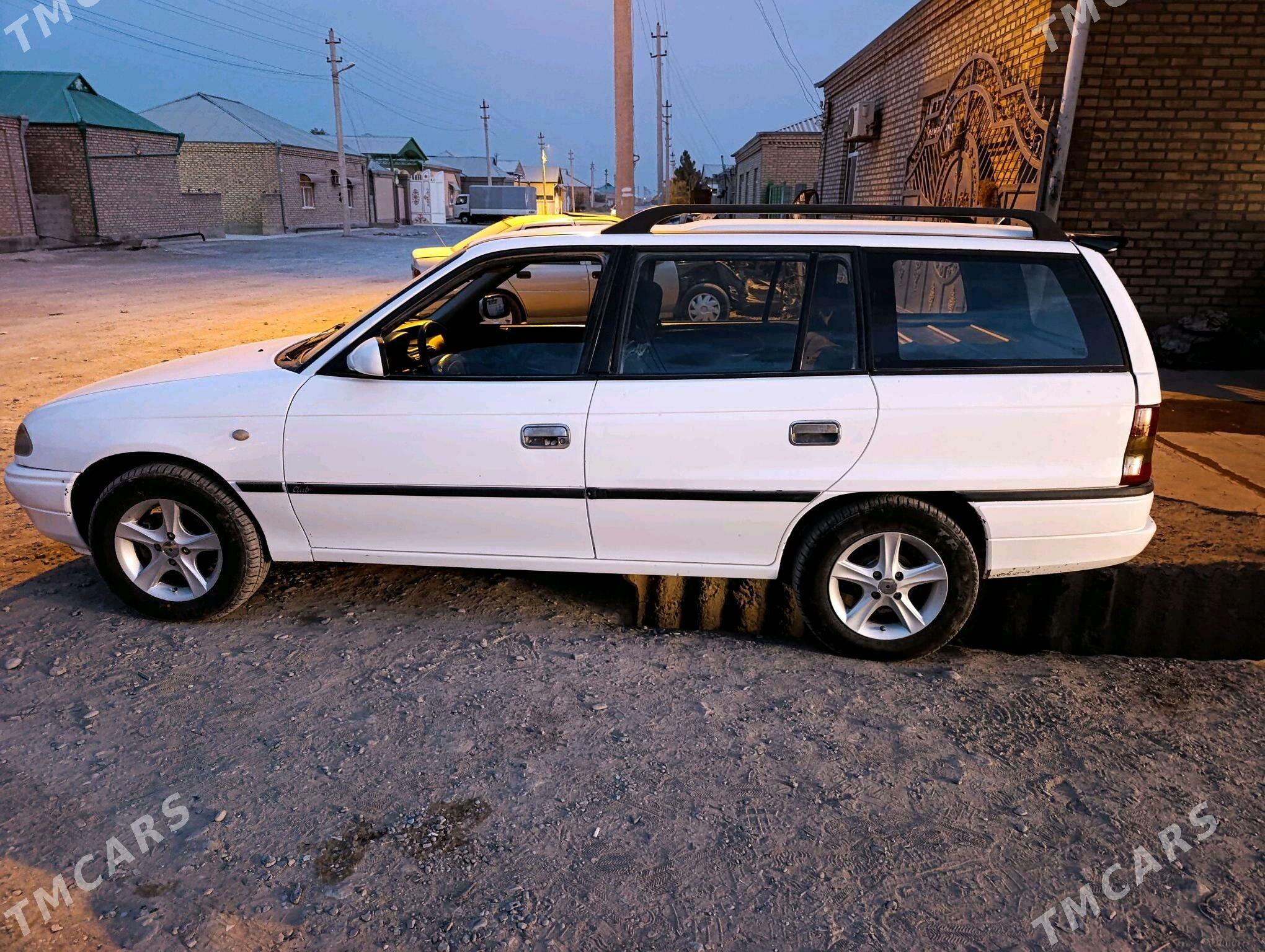 Opel Astra 1995 - 52 000 TMT - Бахарден - img 8