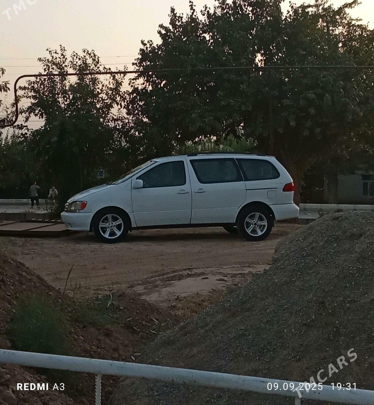 Toyota Sienna 2000 - 135 000 TMT - Бабадайхан - img 2