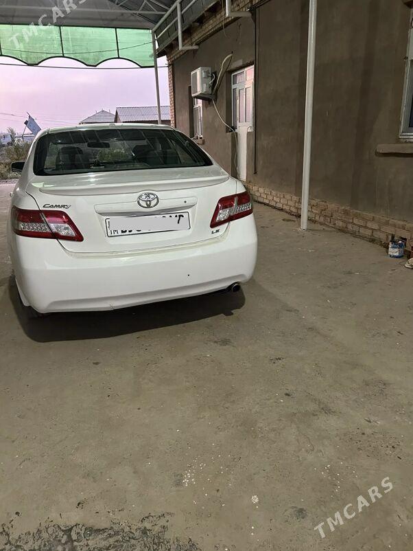 Toyota Camry 2010 - 200 000 TMT - Тагтабазар - img 5