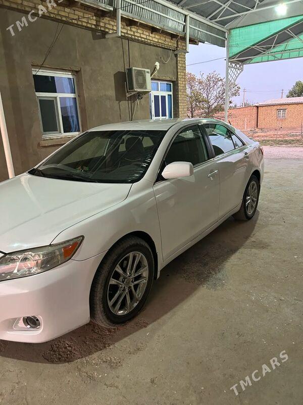 Toyota Camry 2010 - 200 000 TMT - Тагтабазар - img 4